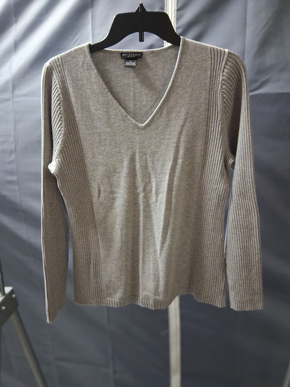 Bay Studio V-Neck Ribbed Panel Sweater in Heather Gray